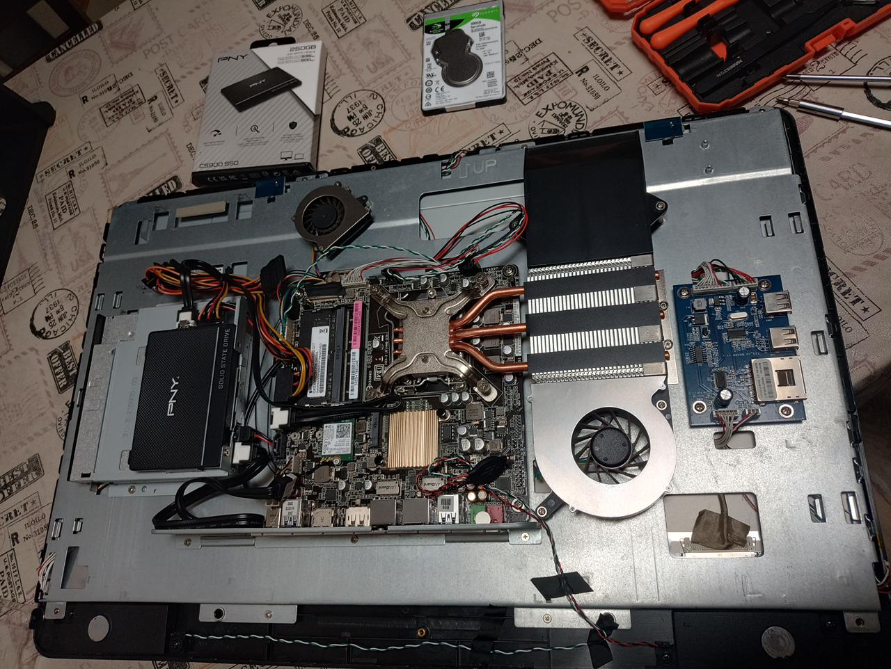 PC gamer RGB armada por PCF